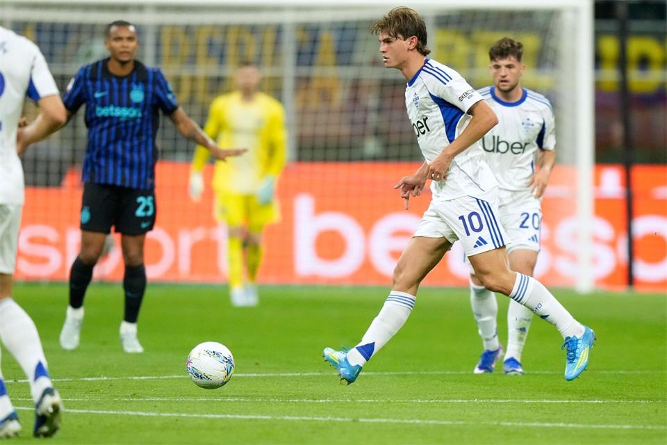 Nico Paz traf für Como beim FC Genua. (Archivbild)Luca Bruno/AP/dpa