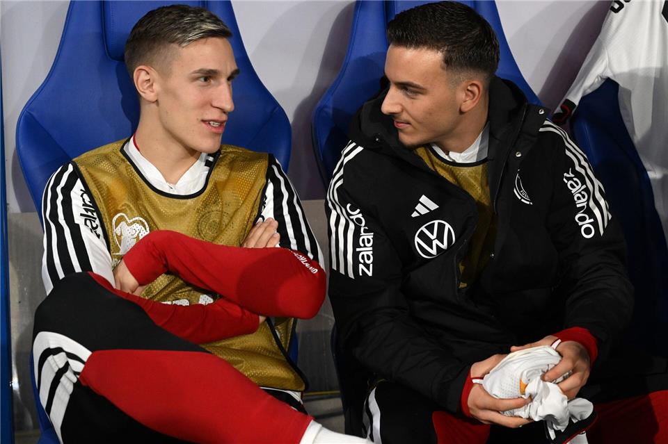 Nico Schlotterbeck (l.) soll bestmöglich am Montag wieder spielen können. Federico Gambarini/dpa