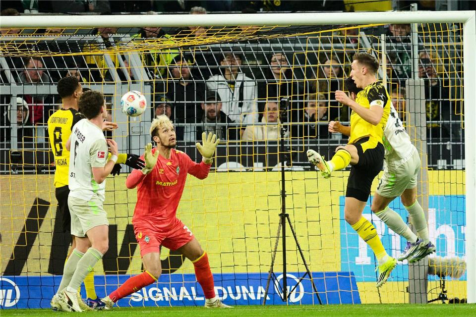 Nico Schlotterbeck sorgte beim klaren Sieg gegen Werder Bremen per Kopf für die Führung.Bernd Thissen/dpa