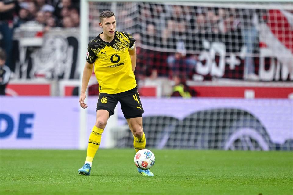 Nico Schlotterbeck steht gegen Paderborn in der BVB-Startelf. (Archivbild)Harry Langer/dpa
