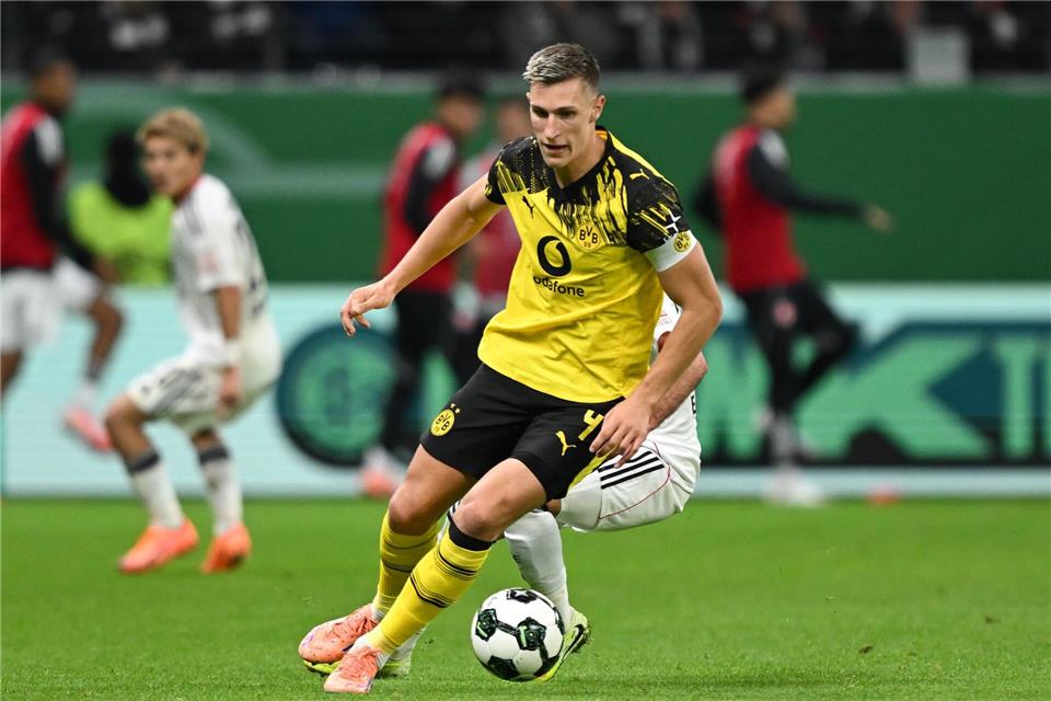 Nico Schlotterbeck war beim Abschlusstraining von Borussia Dortmund dabei.Arne Dedert/dpa