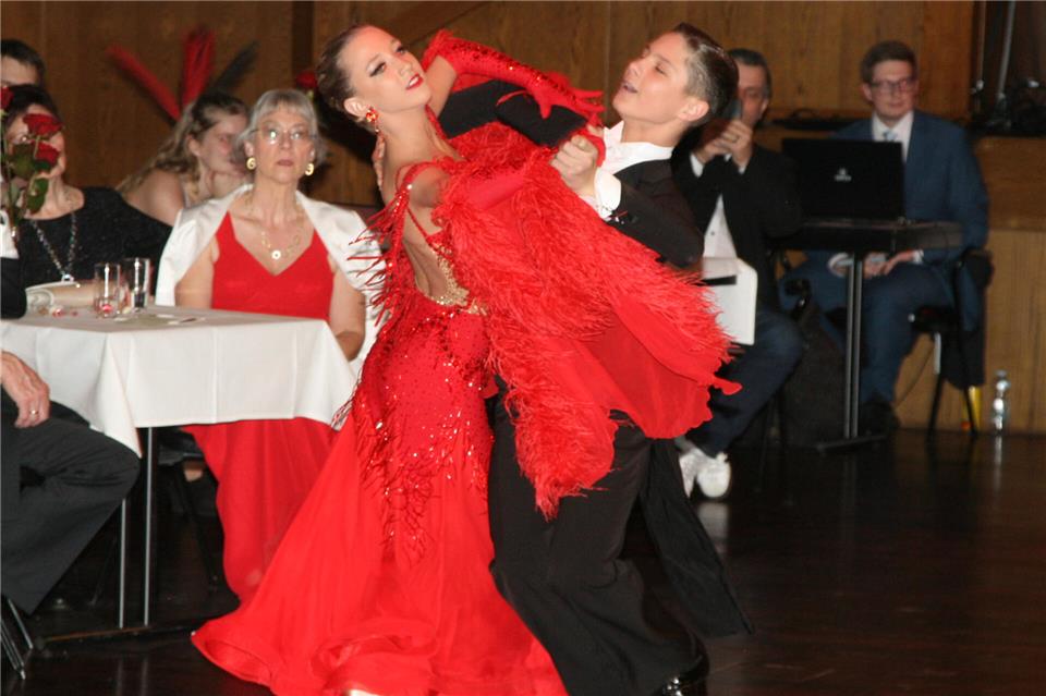 Nicole Mantish und Robin Quattelbaum bekommen als Vizemeister im Standard viel Beifall für ihre Darbeitung.