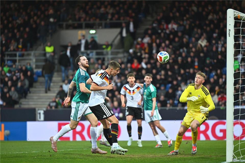 Nicolò Tresoldi (m) trifft zum 2:0.Swen Pförtner/dpa