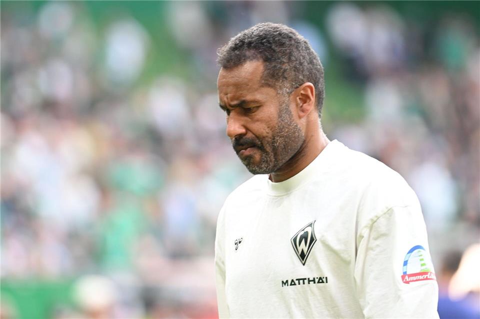 Niederlage für seine Bremer zum Vorbereitungsabschluss: Werder-Trainer Daniel Thioune. (Archivbild)Carmen Jaspersen/dpa
