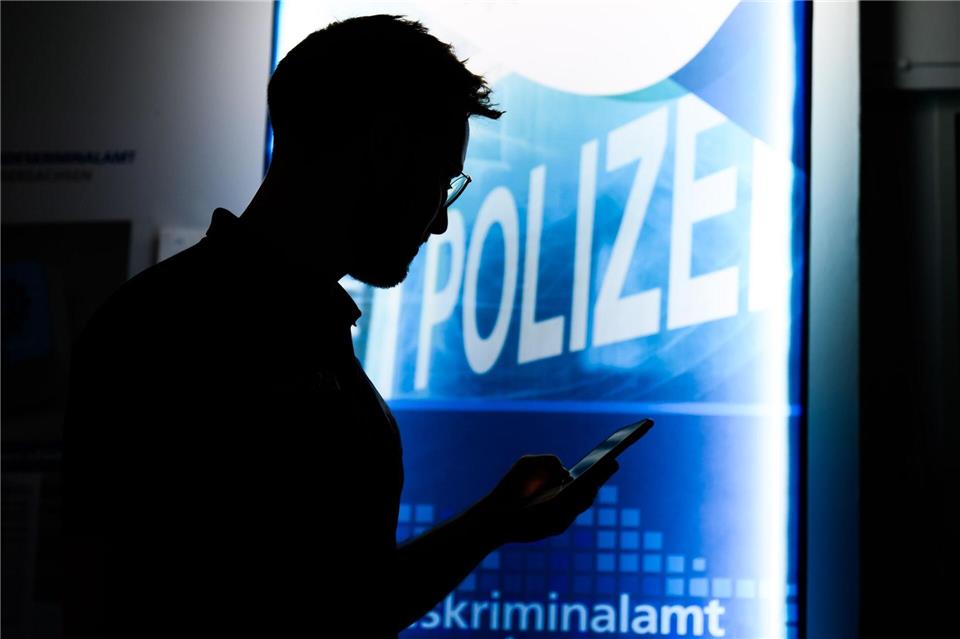 Niedersachsen setzt im Kampf gegen Cyberkriminalität auf weitere Spezialisten. (Symbolbild) Julian Stratenschulte/dpa