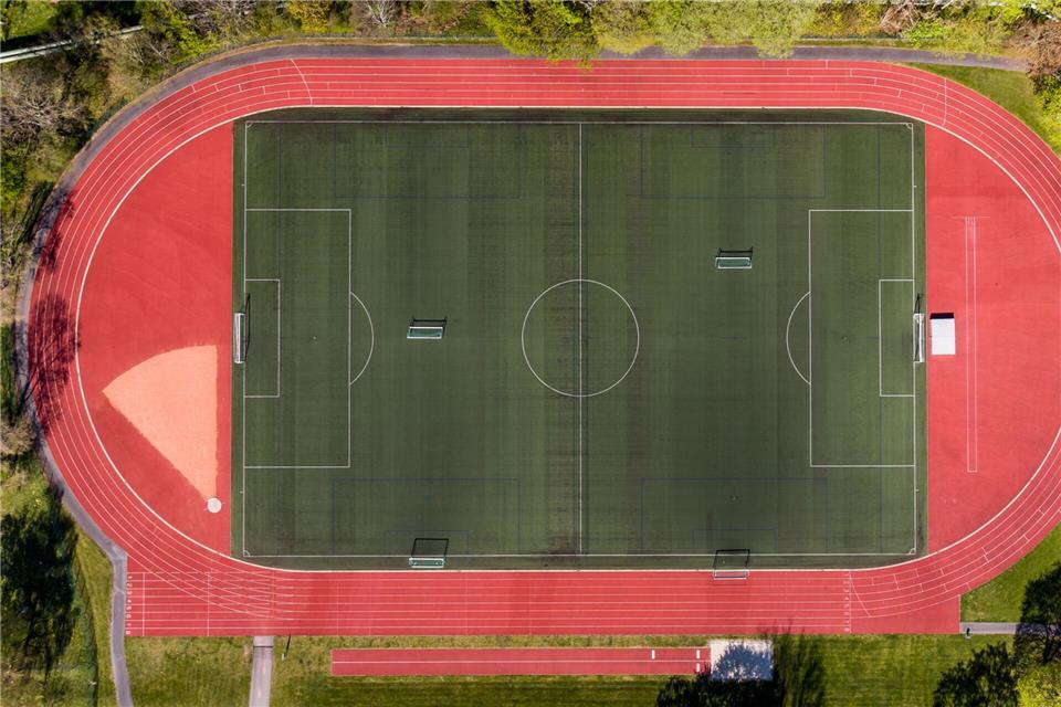 Niedersachsen will die Sportplätze gerade im ländlichen Raum modernisieren. (Symbolbild)Jan Woitas/dpa-Zentralbild/dpa