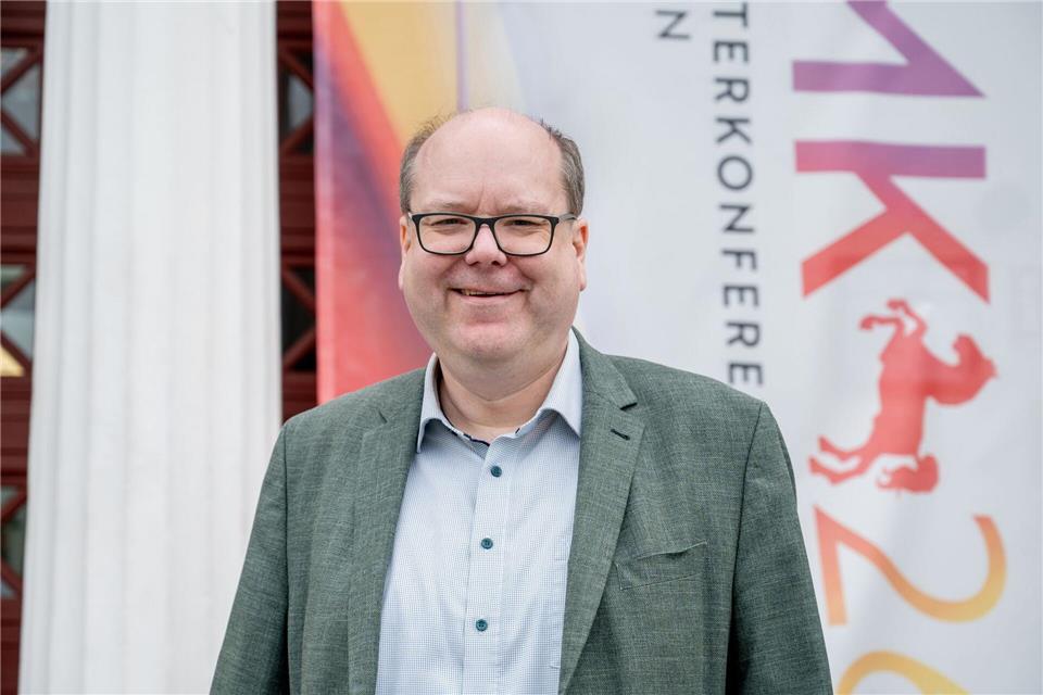 Niedersachsens Energieminister kritisiert fehlende Planungssicherheit für den Offshore-Windkraft-Ausbau. Hauke-Christian Dittrich/dpa