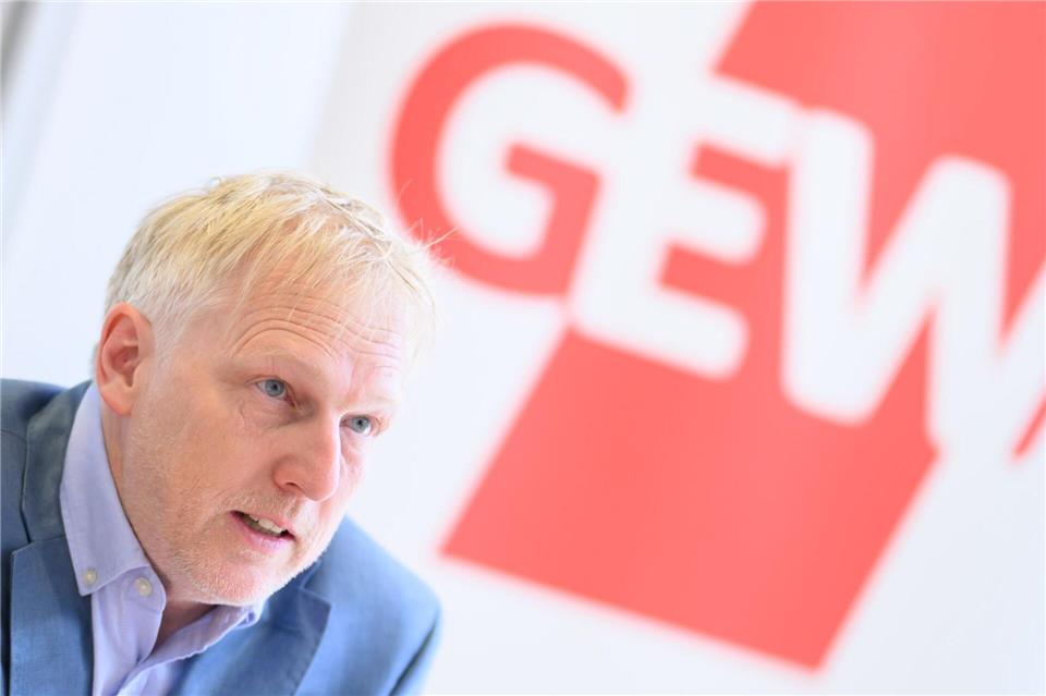 Niedersachsens GEW-Landeschef Stefan Störmer weist interne Kritik zurück. (Archivbild)Julian Stratenschulte/dpa