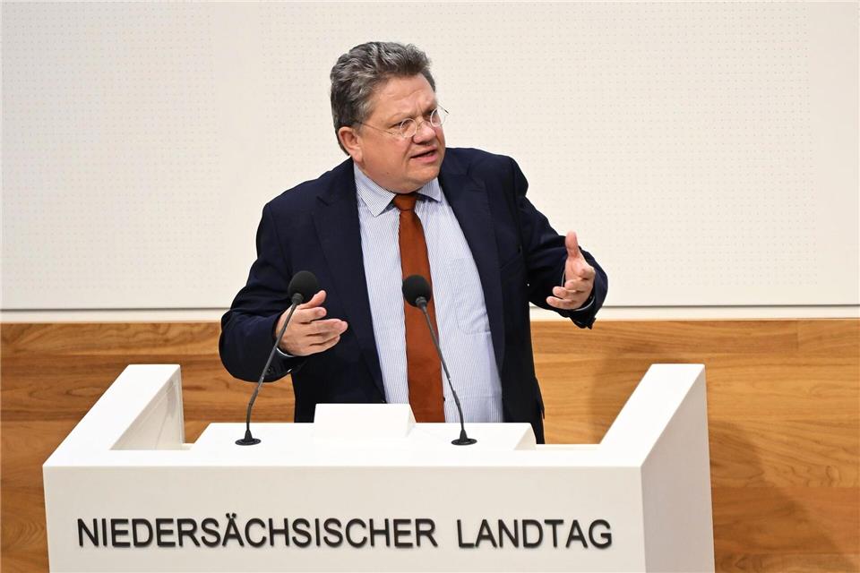 Niedersachsens Gesundheitsminister Philippi fordert von Bundesministerin Nina Warken (CDU) ein Nachsteuern. (Archivbild)Shireen Broszies/dpa