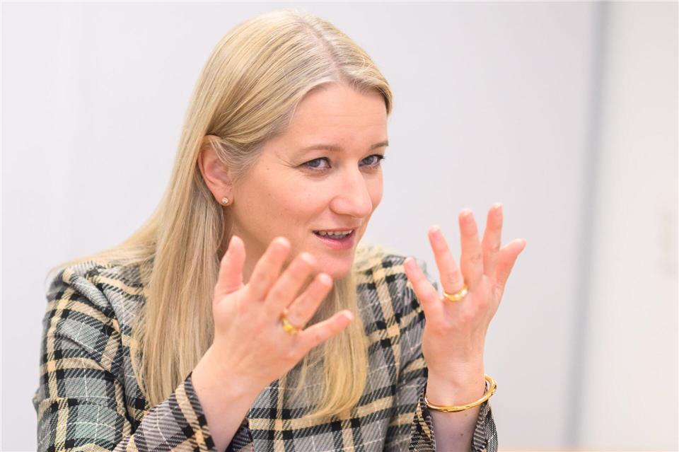 Niedersachsens Justizministerin Wahlmann fordert einen besseren Schutz vor sexualisierter Gewalt im Netz. (Archivbild)Julian Stratenschulte/dpa