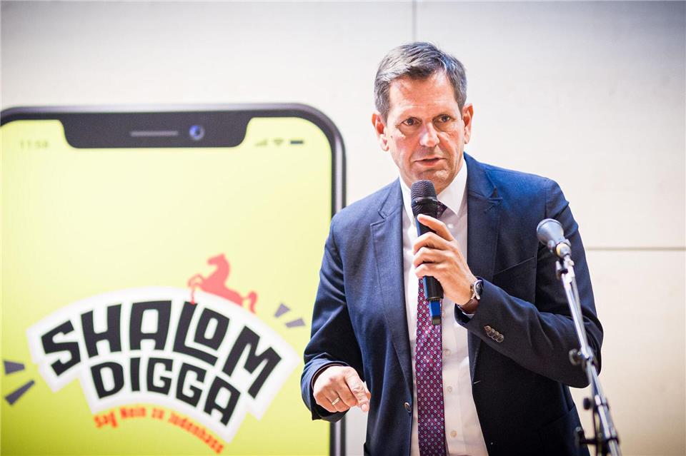 Niedersachsens Ministerpräsident Olaf Lies unterstützt die Kampagne, die sich vor allem an junge Leute richtet.Moritz Frankenberg/dpa