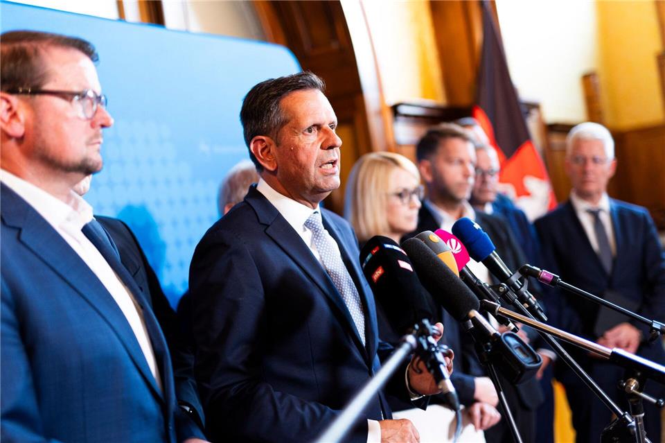Niedersachsens Ministerpräsident Olaf Lies verlangt Klarheit von Volkswagen.Michael Matthey/dpa