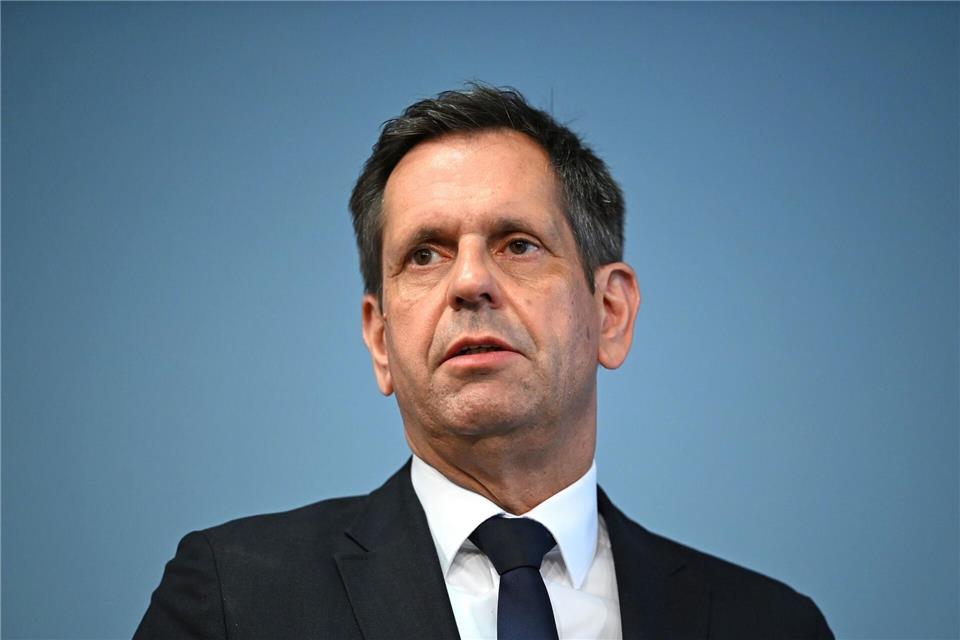 Niedersachsens Regierungschef Lies sieht die Wirtschaft als Schlüssel für den Sozialstaat. (Archivbild)Elisa Schu/dpa