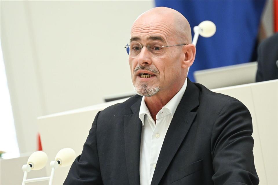 Niels-Olaf Lüders fordert effektivere Maßnahmen zur Senkung der Spritpreise. (Archivbild)Britta Pedersen/dpa