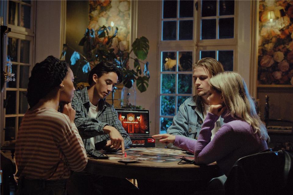 „Nightmare“ ist für 4 bis 5 Spielende ausgelegt. Mit genau 5 Personen geht es allerdings am besten. Dann kann jeder eine andere Rolle des Familienclans übernehmen.Simba Dickie Group/dpa-tmn