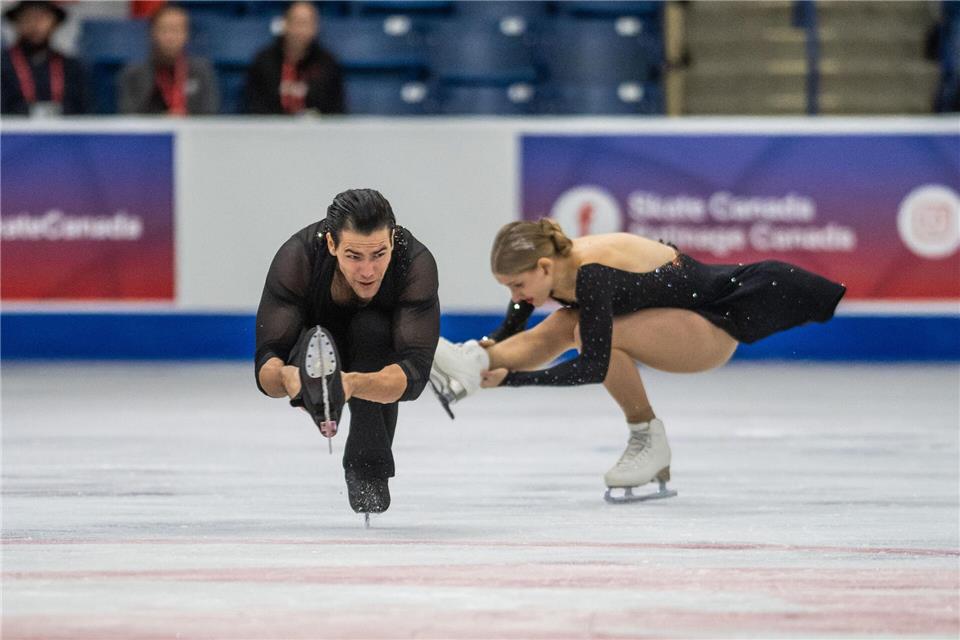 Nikita Volodin (v.) und Minerva Hase belegten beim Grand Prix in Kanada den zweiten Platz.Matt Smith/The Canadian Press/AP/dpa