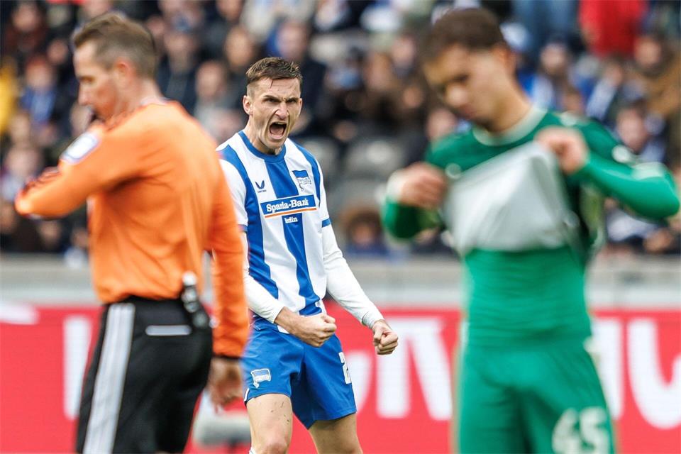 Niklas Kolbe (M) und Hertha wollen ihre Serie fortsetzen. (Archivbild)Andreas Gora/dpa