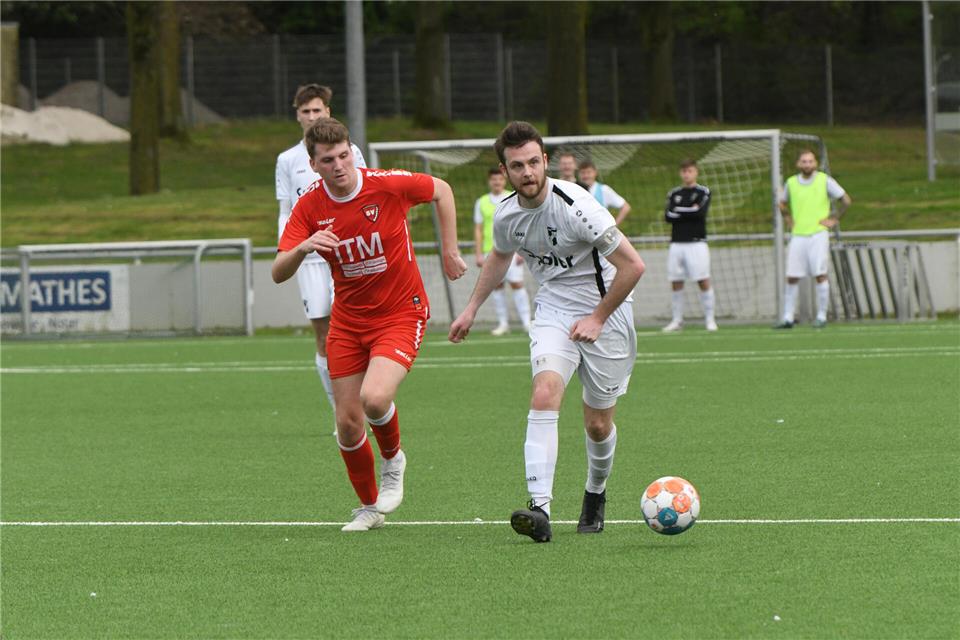 Niklas Möllmann (rechts) war der einzige Heidener Torschütze.