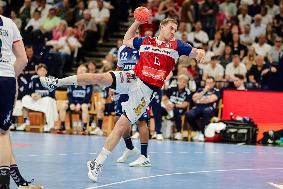 Niklas Weller und Hamburgs Bundesliga-Handballer hatten die TBV Lemgo Lippe zu Gast.Frank Molter/dpa