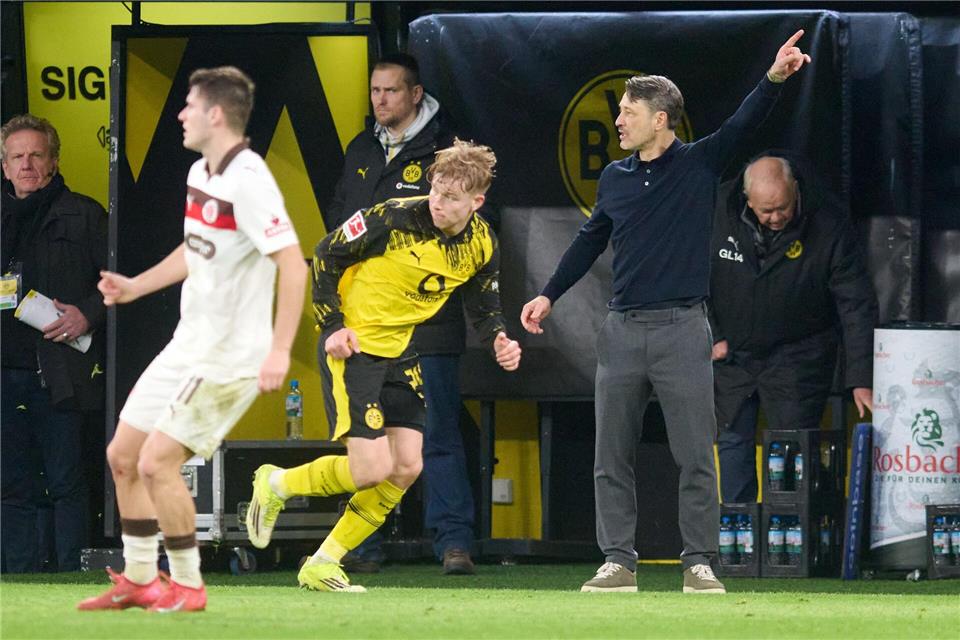 Niko Kovac (r) gibt beim BVB die Richtung vor.Bernd Thissen/dpa