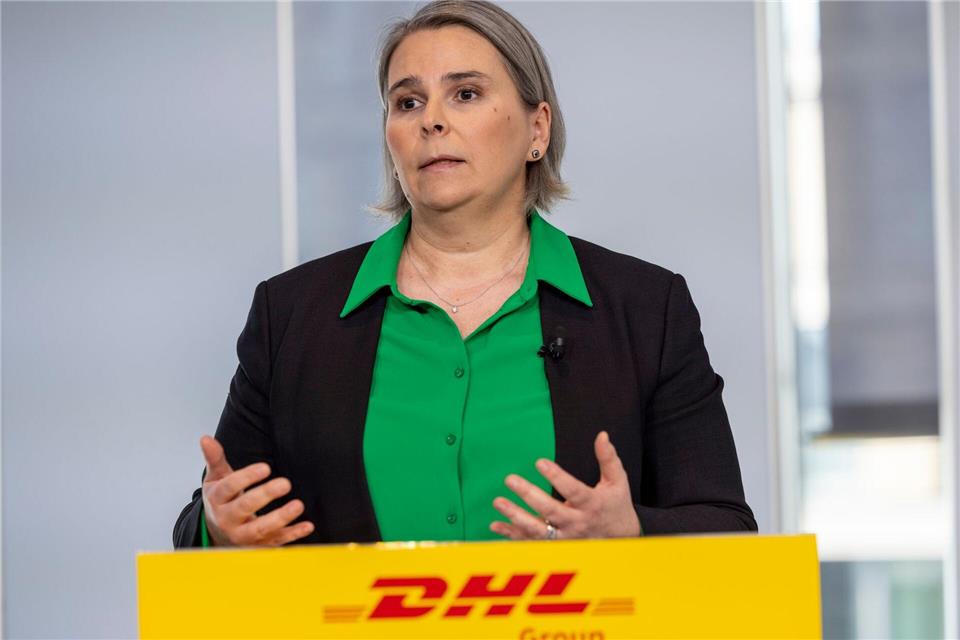 Nikola Hagleitner, Mitglied des Vorstands der DHL Group, spricht bei einer Pressekonferenz.Thomas Banneyer/dpa