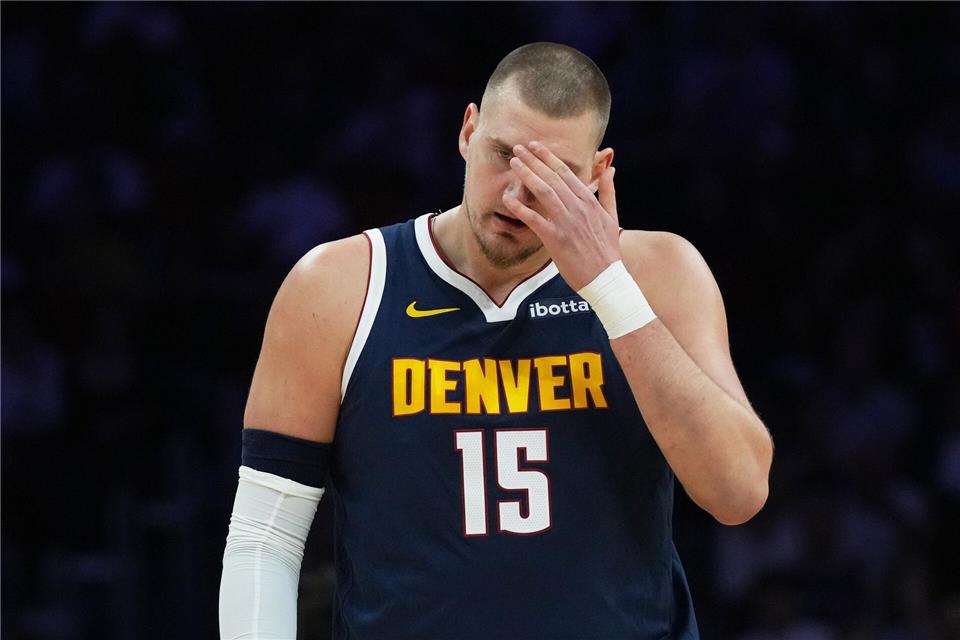 Nikola Jokic muss für einige Zeit pausieren.Lynne Sladky/AP/dpa
