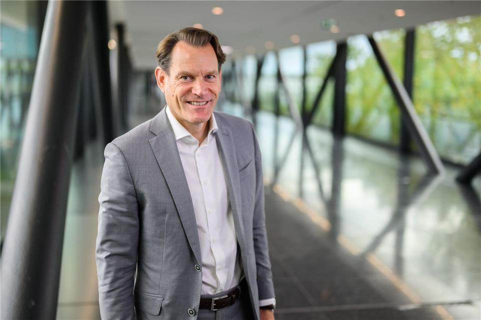 Continental-Chef: Warum am Ende nur Reifen bleiben Nikolai Setzer arbeitet seit 1997 bei Continental, seit 2020 ist er Vorstandsvorsitzender.Julian Stratenschulte/dpa