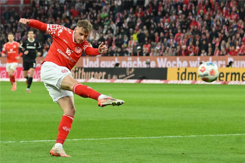 Nikolas Veratschnig bricht nach zwei Jahren seine Zelte beim FSV Mainz 05 ab. (Archivbild)Torsten Silz/dpa
