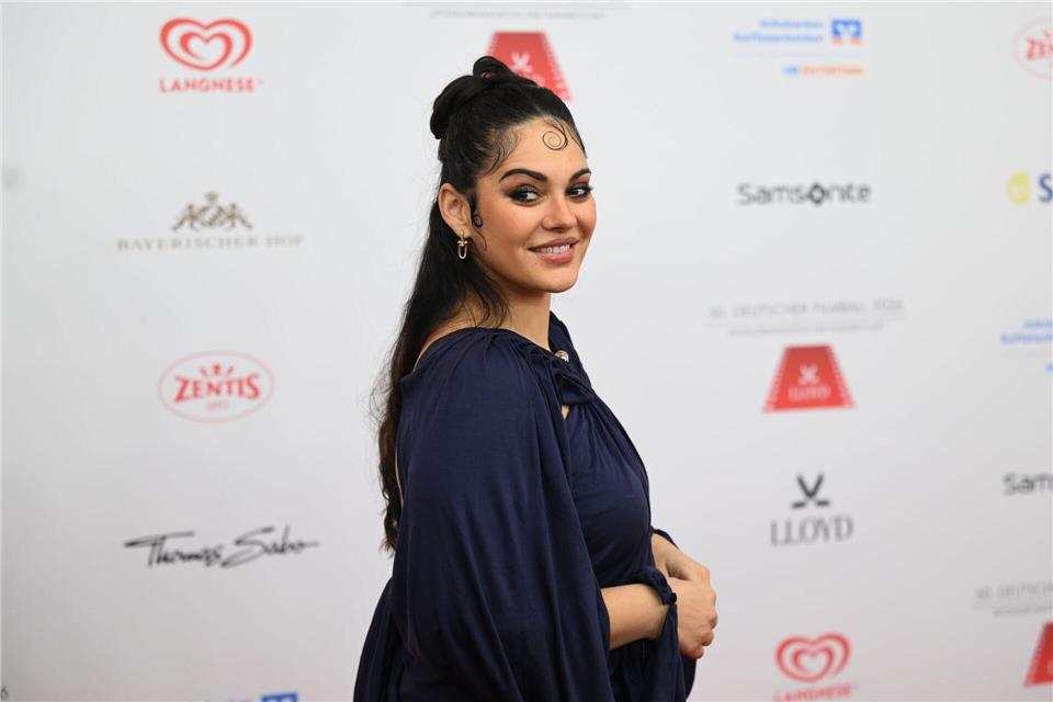 Nilam Farooq spielte 2021 in dem Film „Contra“ eine Jurastudentin, die von ihrem Professor rassistisch angegangen wird. (Archivbild)Felix Hörhager/dpa