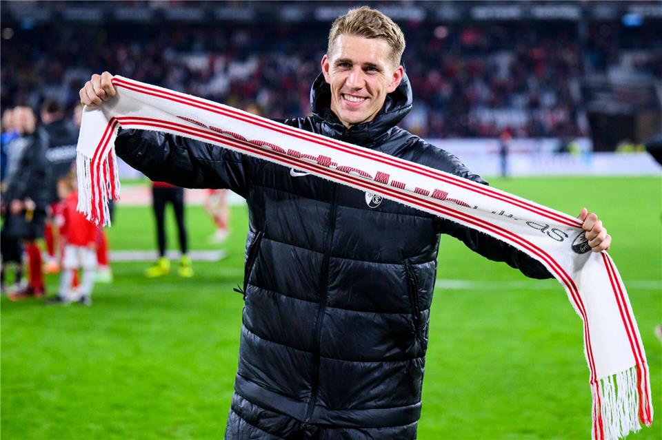 Nils Petersen fiebert als Fan beim Europa-League-Finale der Freiburger mit. (Archivbild)Tom Weller/dpa