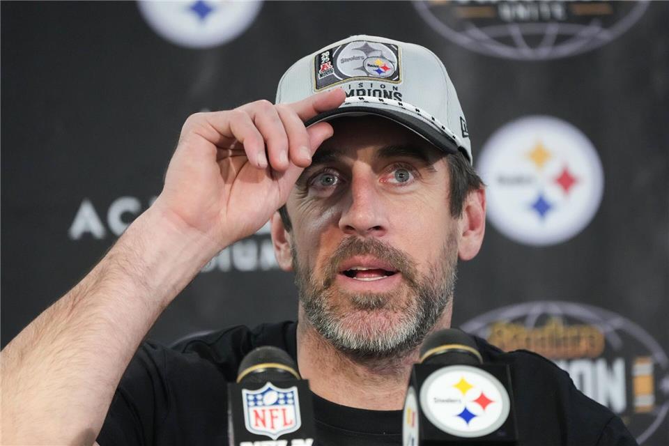 Nimmt bald seinen Hut: Steelers-Quarterback Aaron Rodgers. (Archivbild)Gene J. Puskar/AP/dpa