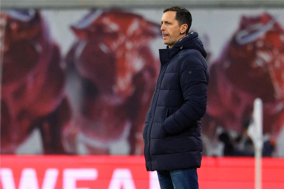 Nimmt seine Mannschaft in die Pflicht: Eintracht-Trainer Dino Toppmöller.Jan Woitas/dpa