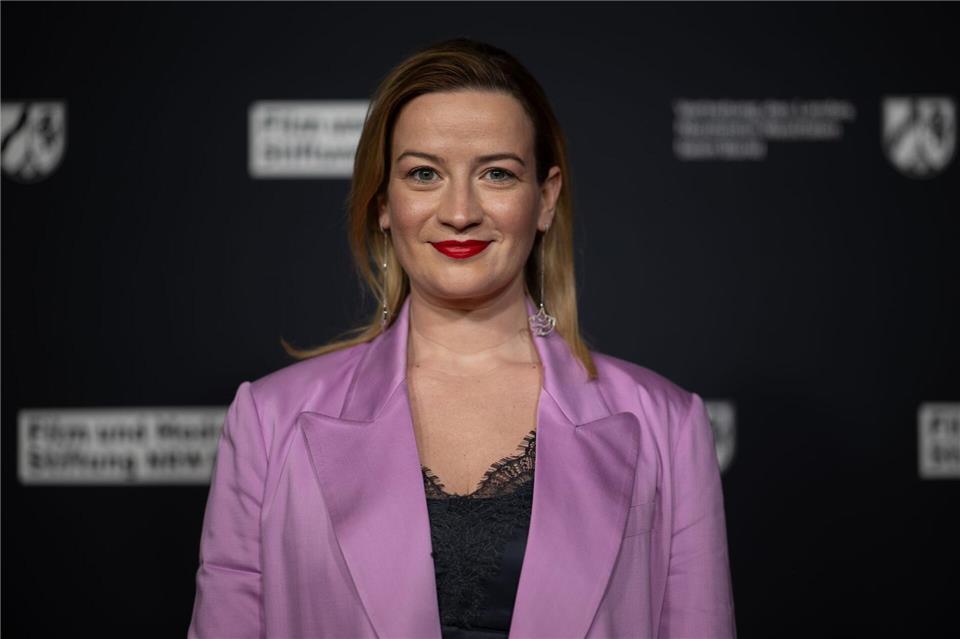 Nina Gummich spielt die Hauptrolle in der Krimi-Reihe „Theresa Wolff“. Als titelgebende Forensiker wird sich nach der Episode „Passion“ noch ein weiteres Mal zu sehen sein, bis ein neues Team beim Thüringen-Krimi des ZDF übernimmt. (Archivbild)Sebastian Christoph Gollnow/dpa