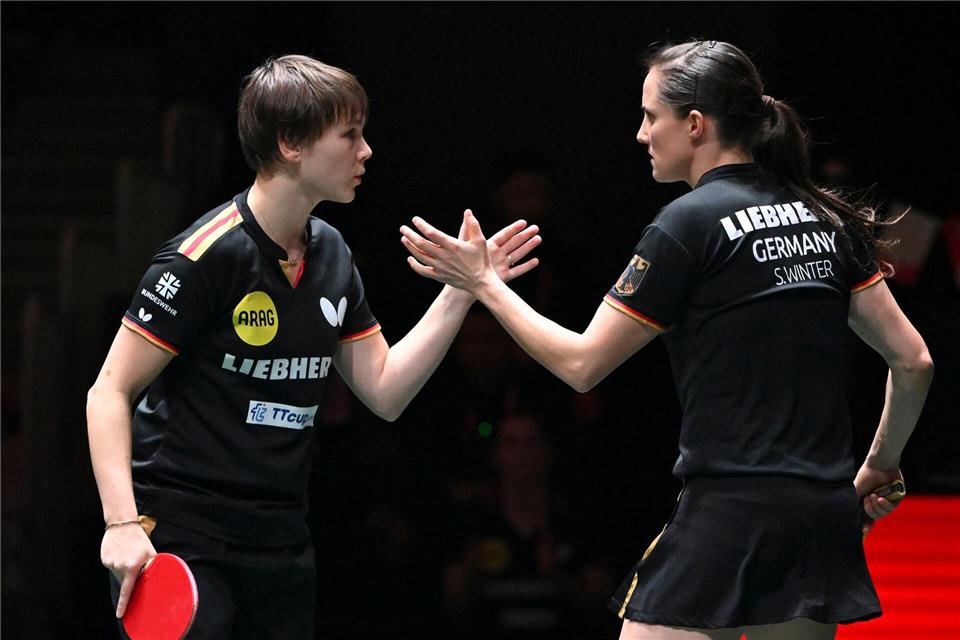 Nina Mittelham (l.) und Sabine Winter standen sich im Finale als Gegnerinnen gegenüber. (Archivbild)Xu Bingjie/XinHua/dpa