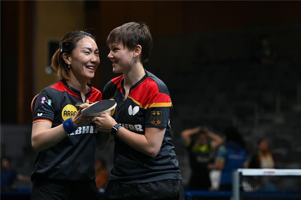 Nina Mittelham (r) und Shan Xiaona könnten für den TTC Eastside im Endspiel der Champions League zum Einsatz kommen. Tao Xiyi/Xinhua/dpa