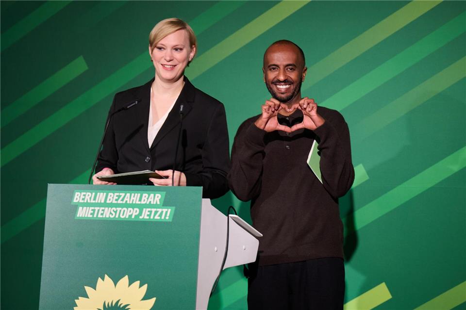 Nina Stahr und Philmon Ghirmai bilden seit 2023 die Doppelspitze der Berliner Grünen. (Archivbild)Annette Riedl/dpa
