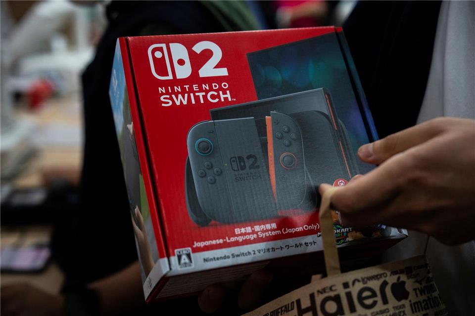 Nintendo-Fans hatten jahrelang der zweiten Generation der Konsole entgegengefiebert. (Archivbild)Louise Delmotte/AP/dpa