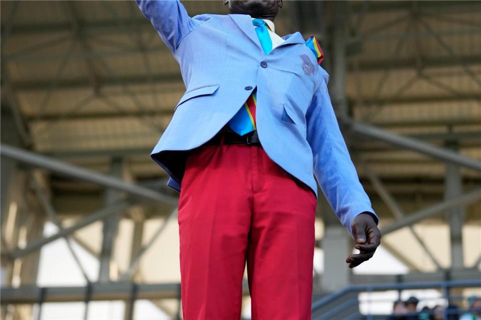 Nkuka als Lumumba-Statue beim Afrika Cup 2025. (Archivbild)Mosa’ab Elshamy/AP/dpa