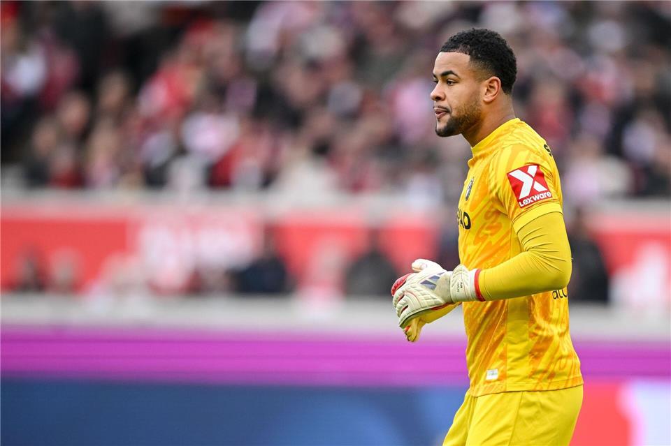 Noah Atubolu muss im DFB-Pokal von der Reservebank aus zusehen. (Archivbild)Harry Langer/dpa