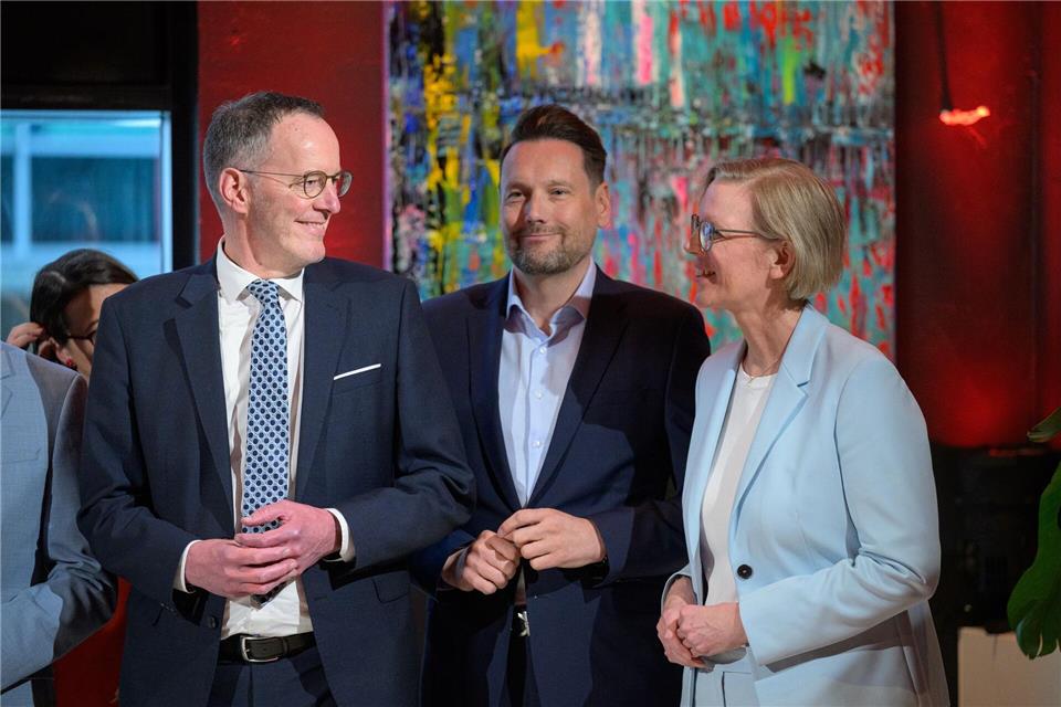 Noch-Innenminister Michael Ebling (l.) und seine Staatssekretäre Simone Schneider und Daniel Stich wechseln ins neue Ministerium für Wirtschaft, Energie und Klima. Hannes P. Albert/dpa