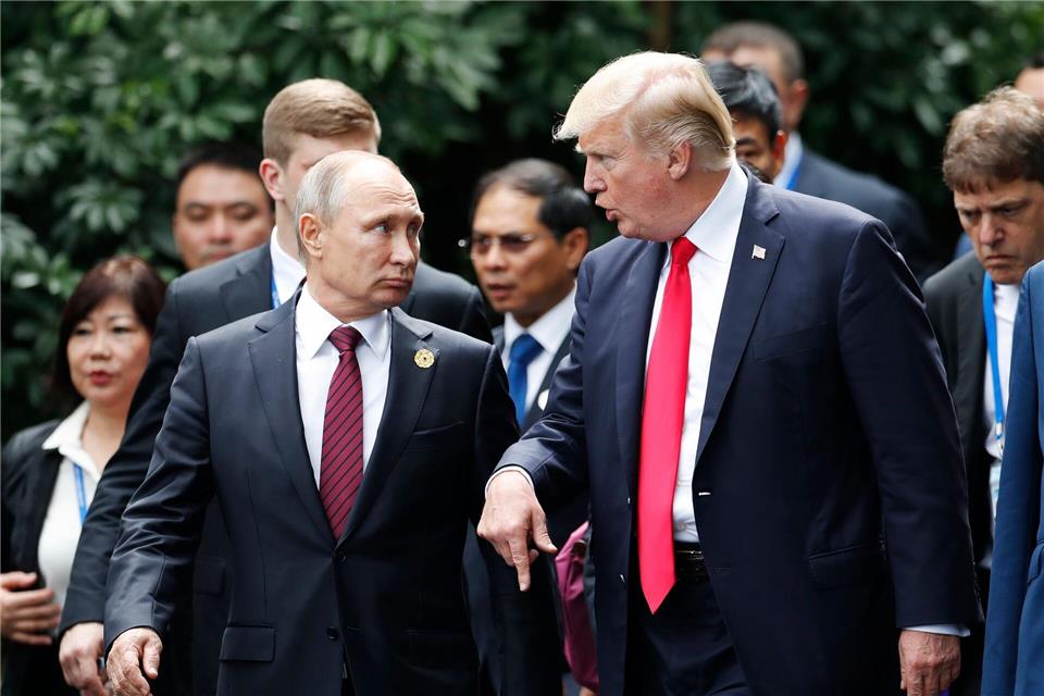 Noch aus seiner ersten Amtszeit kennt US-Präsident Donald Trump Kremlchef Wladimir Putin auch von persönlichen Begegnungen. (Archivbild)Jorge Silva/Reuters Pool/dpa
