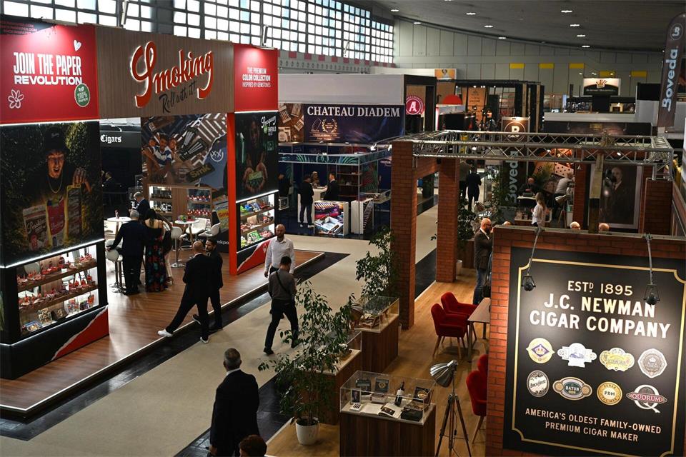 Noch bis Donnerstag trifft sich die globale Tabakbranche bei der Dortmunder Fachmesse Intertabac. Staatliche Steuerpläne sind ein großes Thema.Wolf von Dewitz/dpa
