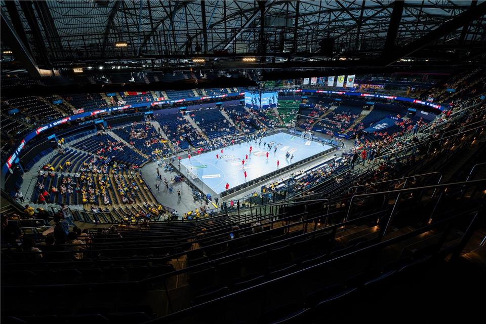 Noch ein Jahr lang bleibt die Barclays-Arena bei ihrem Namen, dann wird sie zur Sparda-Bank-Arena. (Archivbild)Noah Wedel/dpa