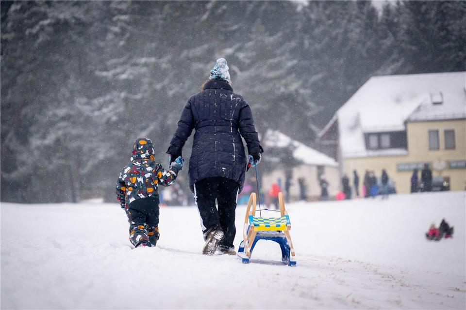 Noch ein letztes Mal Schlittenfahren, bevor die Warmfront kommt.Benjamin Westhoff/dpa