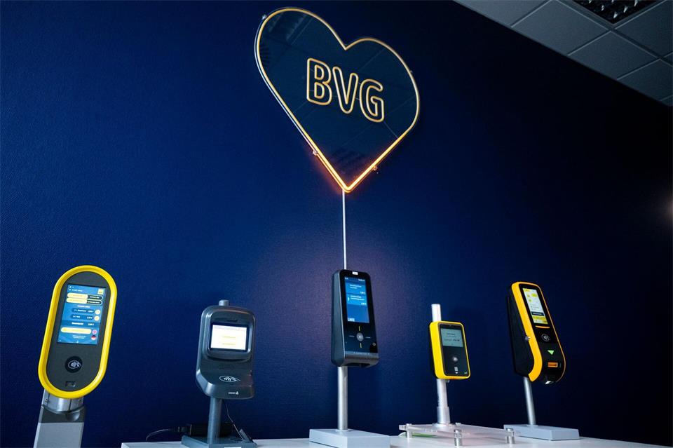 Noch hat die BVG sich nicht für ein Validatoren-Modell entschieden. Christophe Gateau/dpa