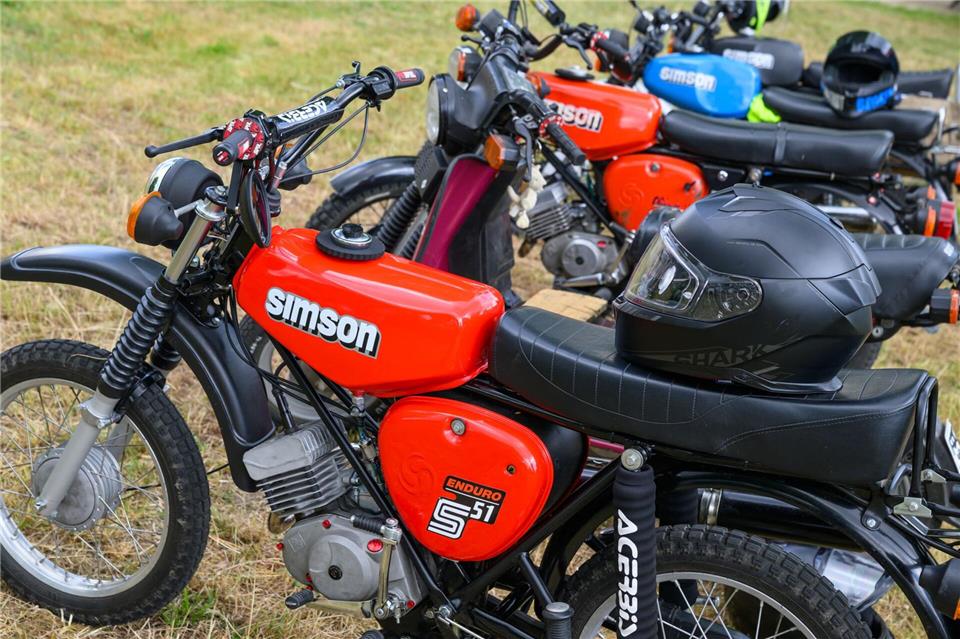 Noch heute sind zahlreiche der Kult-Mopeds auf ostdeutschen Straßen anzutreffen. (Symbolbild)Patrick Pleul/dpa