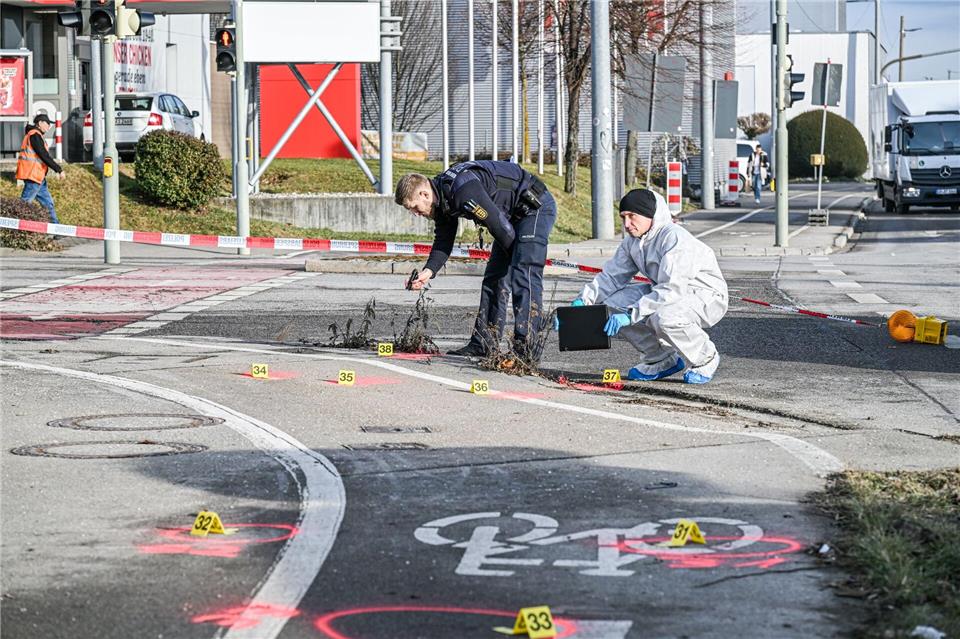 Noch immer haben die Ermittler kein Motiv für den Messerangriff in Ulm. (Archivbild)Jason Tschepljakow/dpa