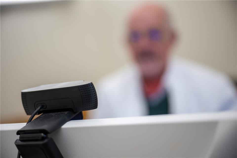Noch in diesem Jahr soll das neue Telemedizin-Netzwerk in Sachsen-Anhalt loslegen. (Symbolbild)Sebastian Gollnow/dpa
