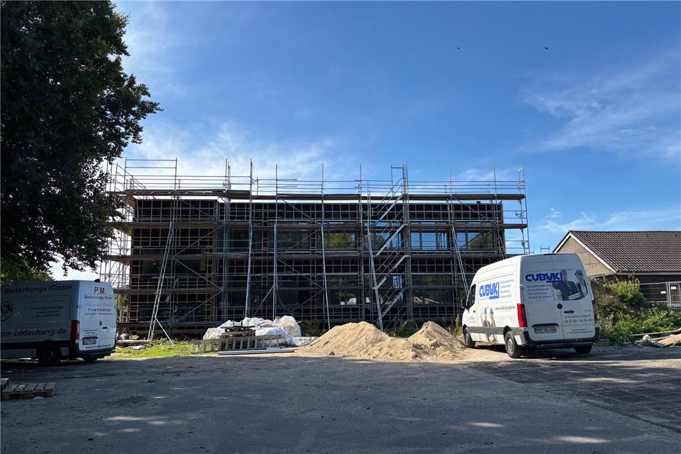Noch ist die Baustelle am hinteren Gebäudeteil an der Paulusstraße in vollem Gange. In den Herbstferien sollen die ersten Möbel umziehen.