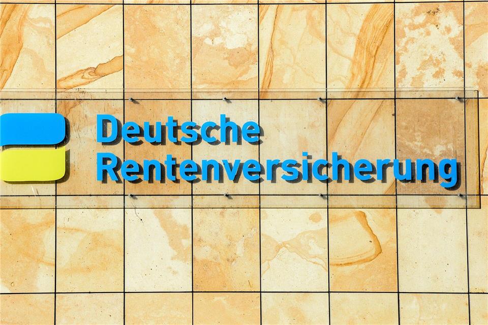 Noch ist die Rente weit weg für Auszubildende - doch Experten legen ihnen ans Herz, möglichst früh auch eine betriebliche und private Altersvorsorge in den Blick zu nehmen. (Symbolbild)picture alliance/dpa/dpa-Zentralbild